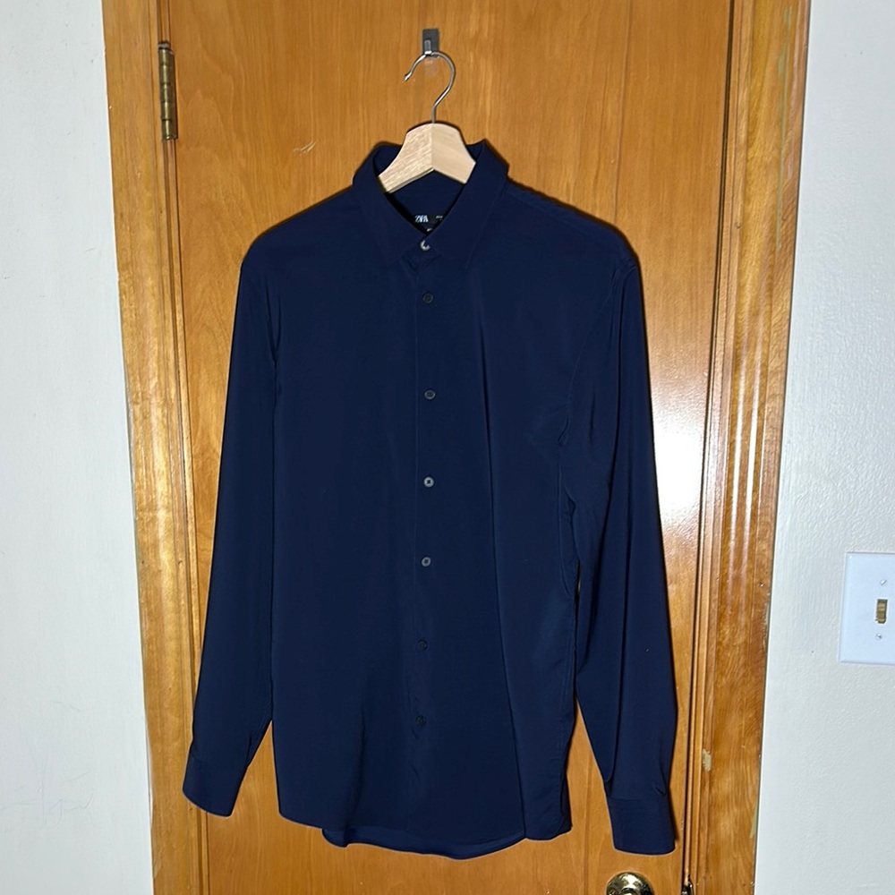 Zara Medium Men's Navy Button-Up Shirt